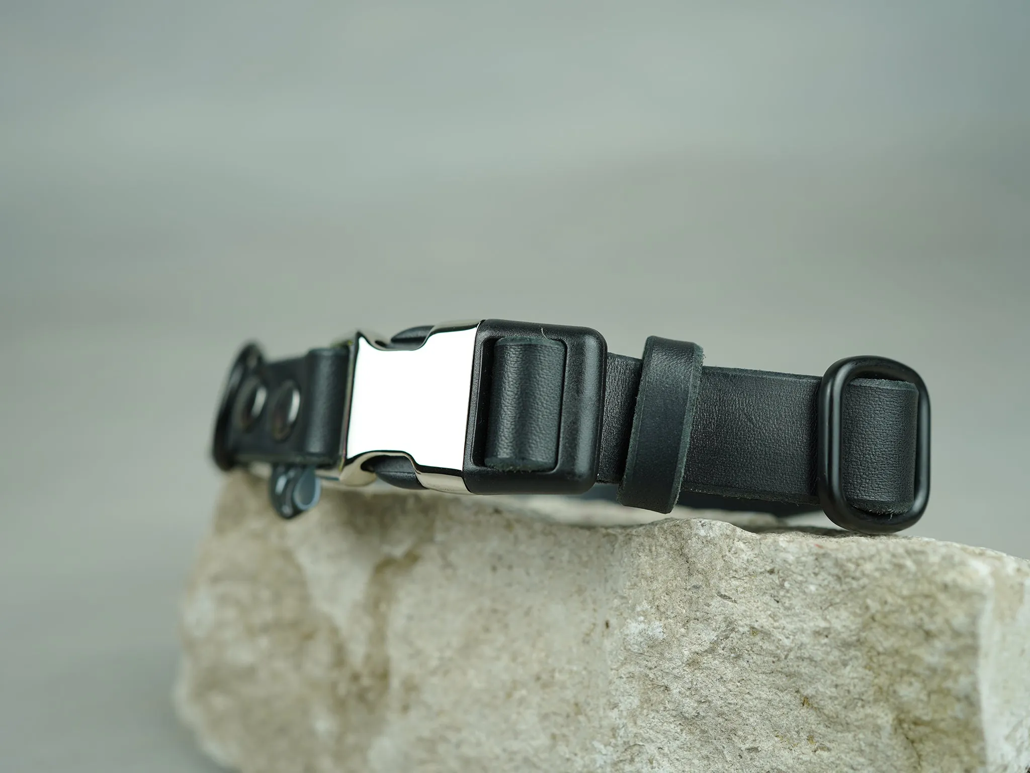 Quick Release Dog Collar in 5 Leather Colors and Hybrid Buckle