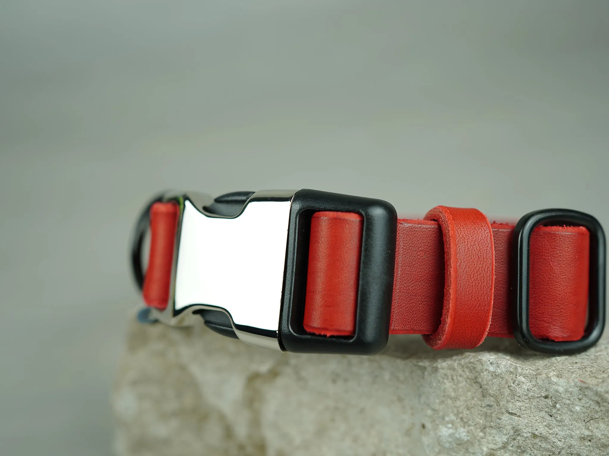 Quick Release Dog Collar in 5 Leather Colors and Hybrid Buckle